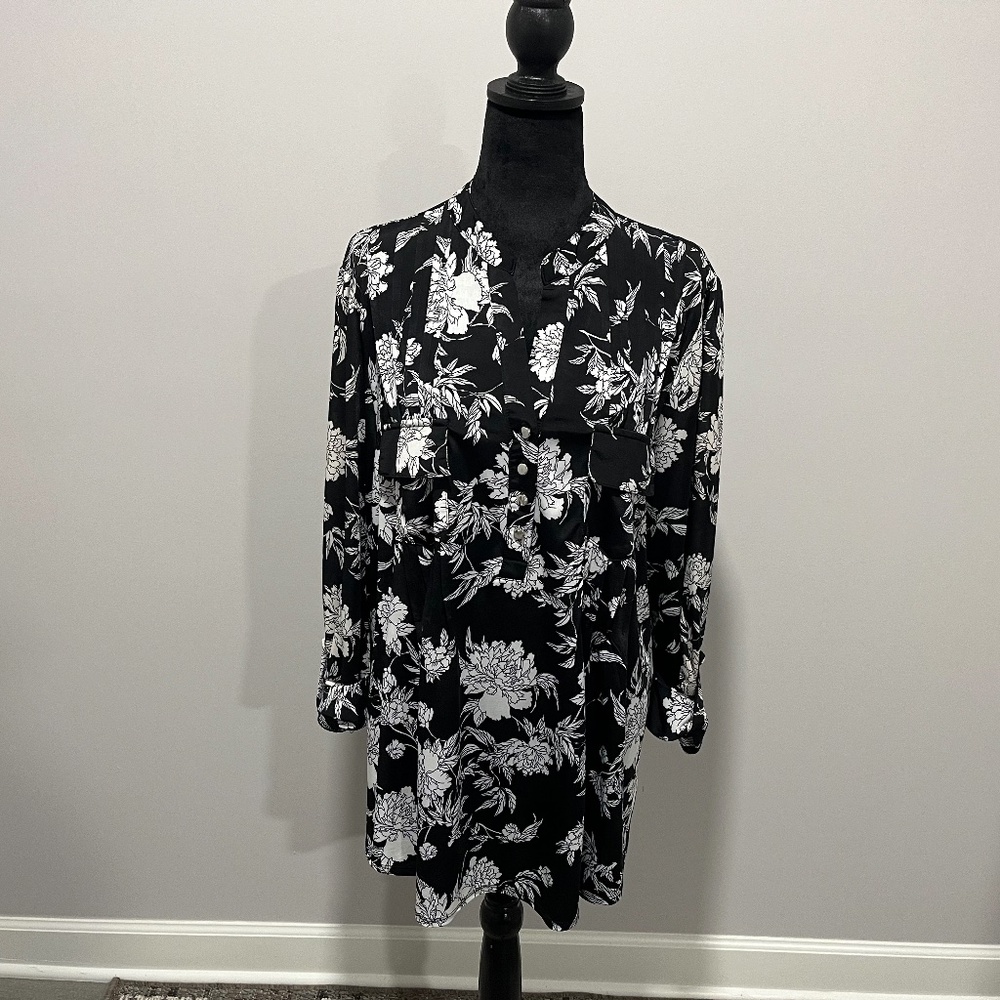 Cocomo Long sleeve, V-neck, 3 button blouse, Black, White, Size 2X
